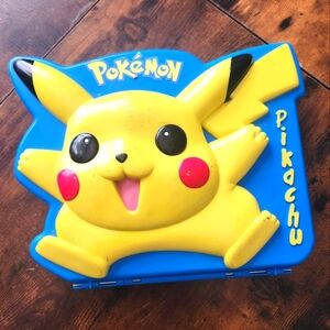 VINTAGE Pokemon PIKACHU 1999 NINTENDO ROSEART Plastic Art Box/Storage Blue Case